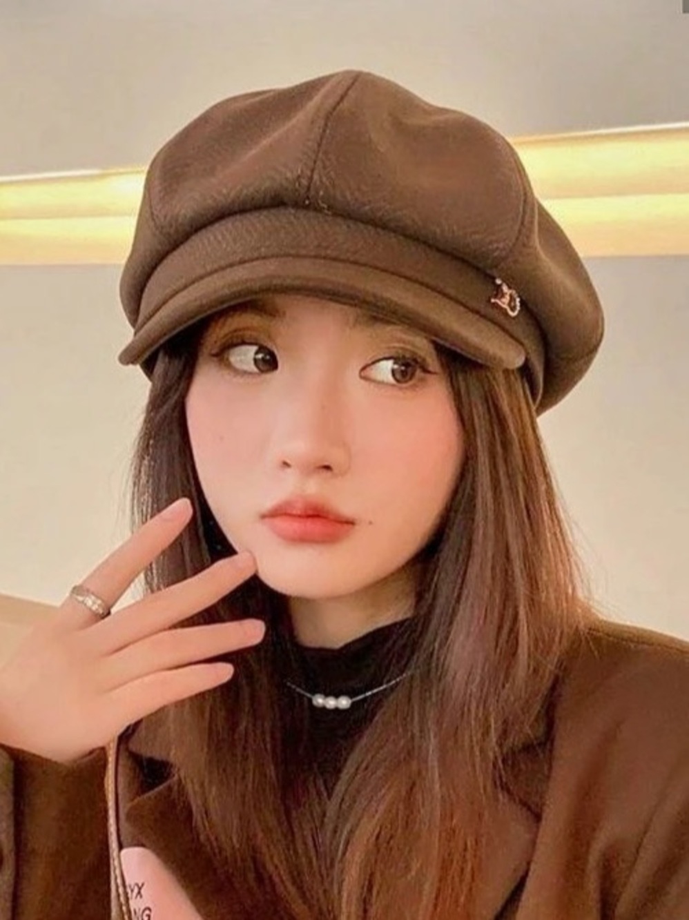 Solid Color Beret Hat in Brown Like New